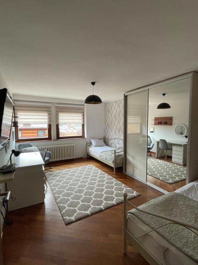 Deluxe Apartment Lejla - Free Garage Parking Sarajevo Bagian luar foto